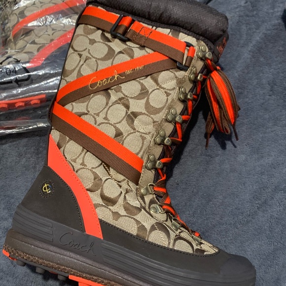 Coach Marian snow boots. - Picture 8 of 8